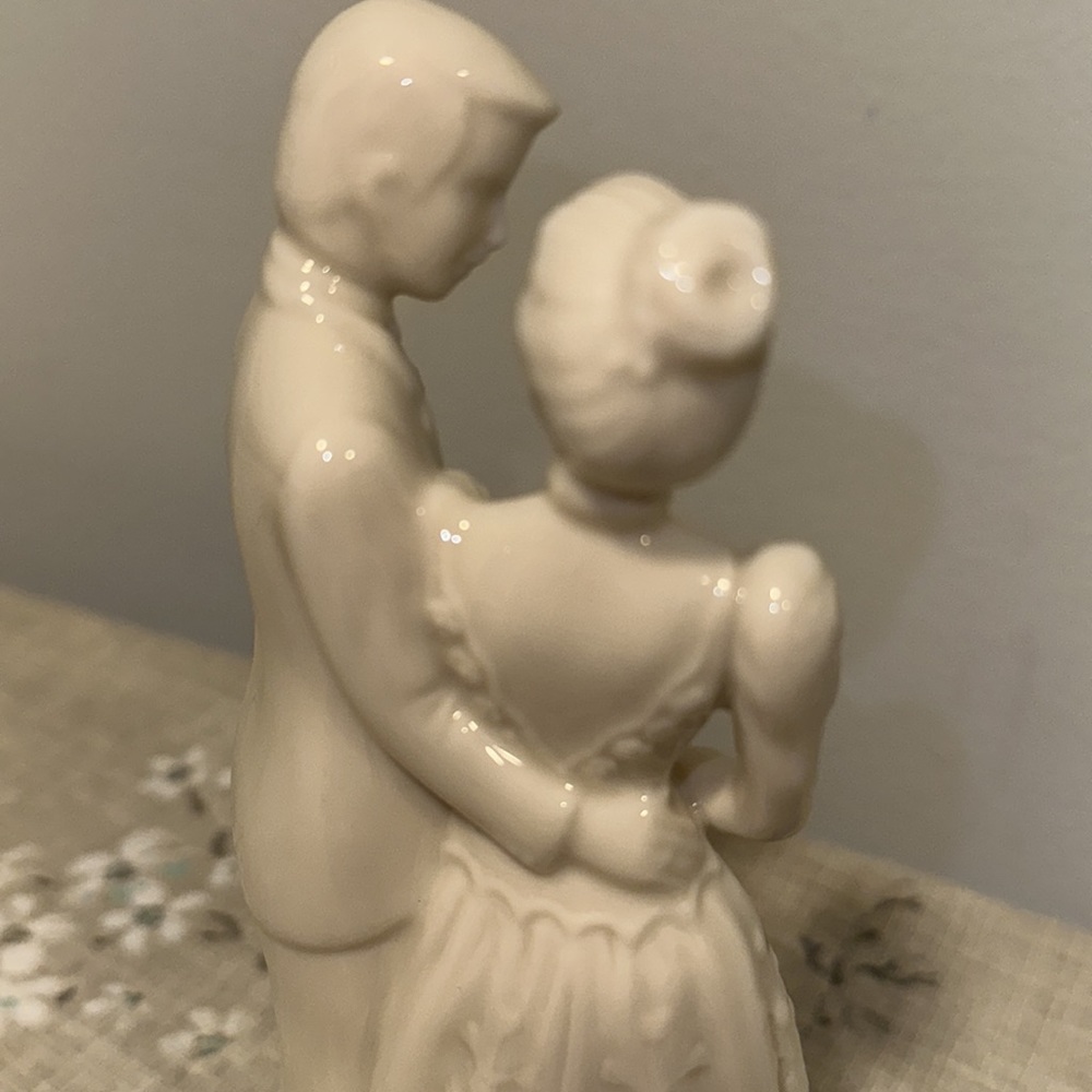 Lenox Bride and Groom Cake Topper - Picture 6 of 10